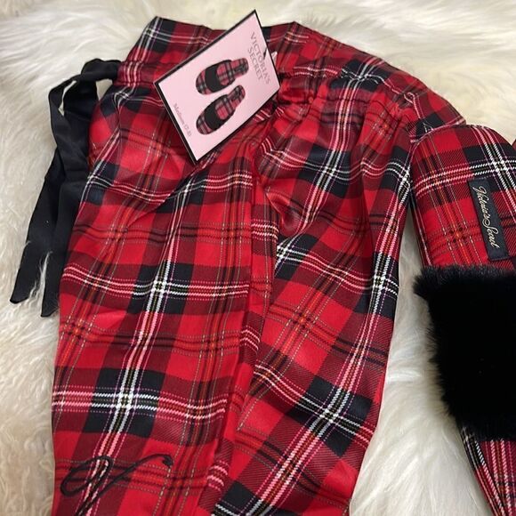 Victoria’s secret Slippers size 8 faux fur satin gift bag Christmas Holidays New - Picture 4 of 7